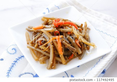 Kinpira gobo is a nutritious health food and a staple of home cooking. 117492495