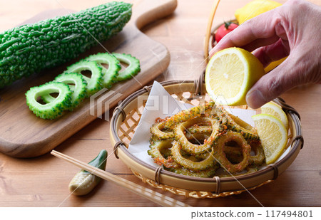 Recommended for summer when you don't have much of an appetite! Deep-fried bitter melon 117494801