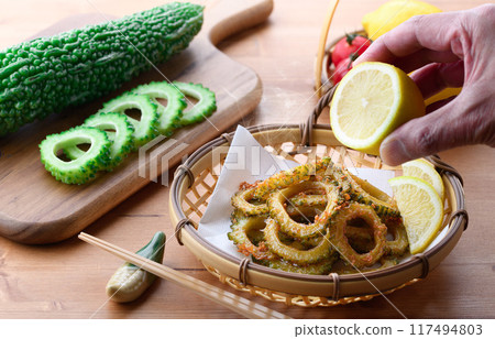 Recommended for summer when you don't have much of an appetite! Deep-fried bitter melon 117494803