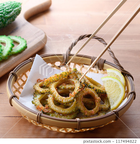 Recommended for summer when you don't have much of an appetite! Deep-fried bitter melon Recommended for summer when you don't have much of an appetite! Deep-fried bitter melon 117494822