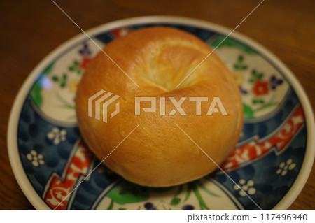 The bagel was burnt 117496940