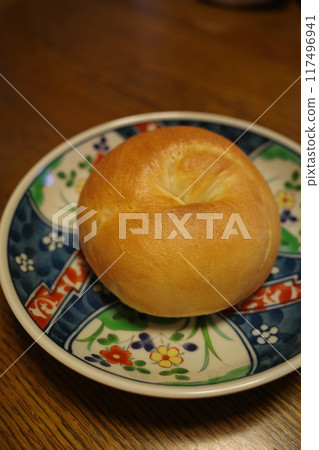 The bagel was burnt 117496941
