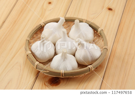 Fresh garlic Fresh garlic 117497658