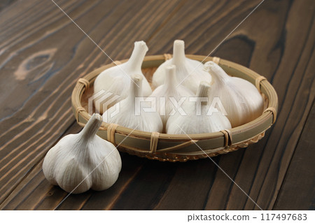 Fresh garlic Fresh garlic 117497683