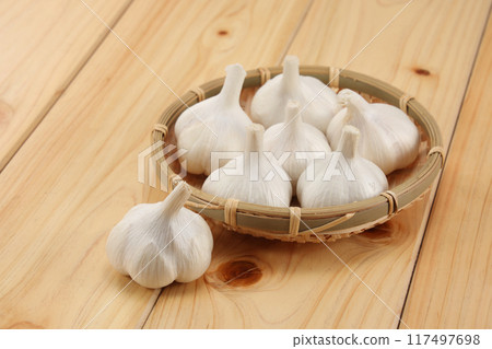 Fresh garlic Fresh garlic 117497698