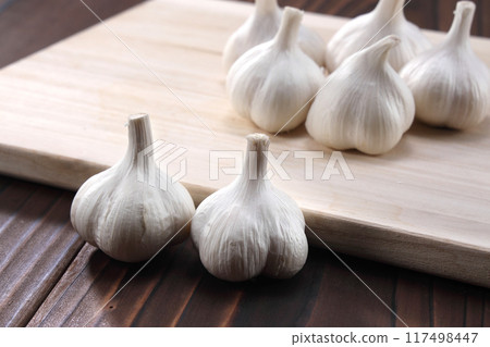 Fresh garlic Fresh garlic 117498447