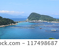 Fishing scene in Kashiwajima, surrounded by blue seas and abundant nature 117498687