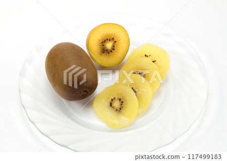 Freshly cut gold kiwi fruit Freshly cut gold kiwi fruit 117499183