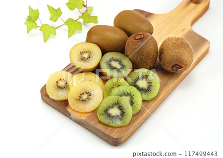 Cut kiwi fruit Cut kiwi fruit 117499443