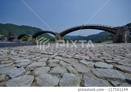 Kintai Bridge in early summer, seen from the bank of the Nishiki River 117501249