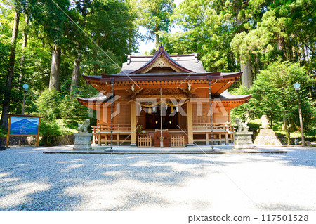 盛夏陽光燦爛的須山淺間神社 盛夏陽光燦爛的須山淺間神社 117501528