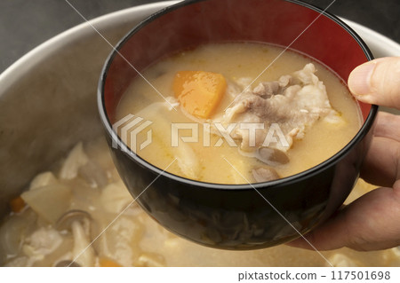 Pork soup: Ladle the pork soup into bowls 117501698