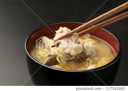 Pork soup, pork soup, chopsticks raised 117501805