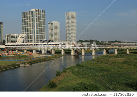 從多摩川河床看到的二子玉川車站週邊的風景 從多摩川河床看到的二子玉川車站週邊的風景 117502820