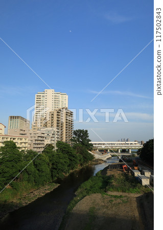 View of the area around Futako Tamagawa Station from the banks of the Tama River 117502843