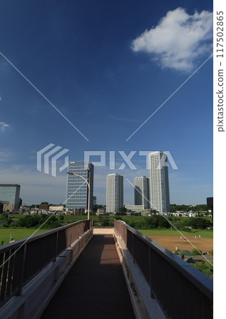 View of the area around Futako Tamagawa Station from the banks of the Tama River 117502865