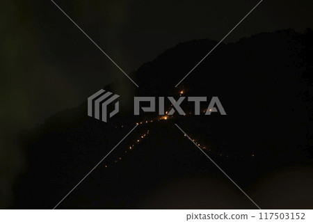 Kyoto Gozan no Okuribi Fire Festival: Nyoigatake finally lit 3 Kyoto Gozan no Okuribi Fire Festival: Nyoigatake finally lit 3 117503152