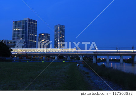 日光多摩川站周圍的夜景 日光多摩川站周圍的夜景 117503882