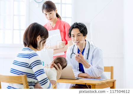 Male doctor pediatrics 117504612
