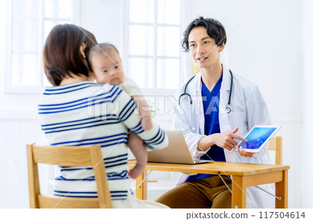 Male doctor pediatrics 117504614