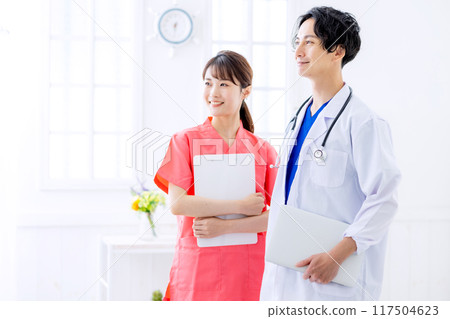 男性和女性醫生的形象 117504623
