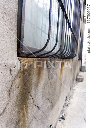 外牆上的裂縫 117506057