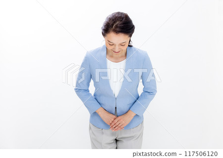 A woman bowing 117506120