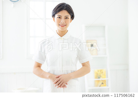 穿白大褂的女人 117506162