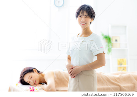 Women, beauty, head spa, massage 117506169