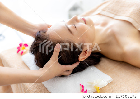 女性、美容、美容、頭部水療、按摩 117506172