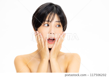 關心皮膚的年輕女性 117506202