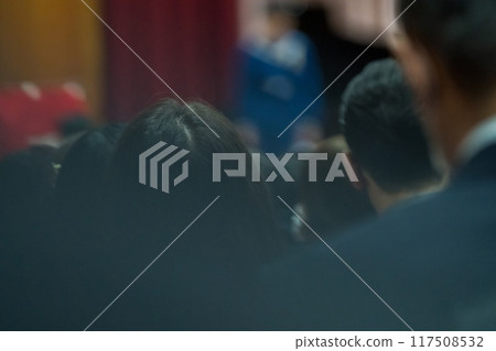 家長出席學校畢業典禮 117508532