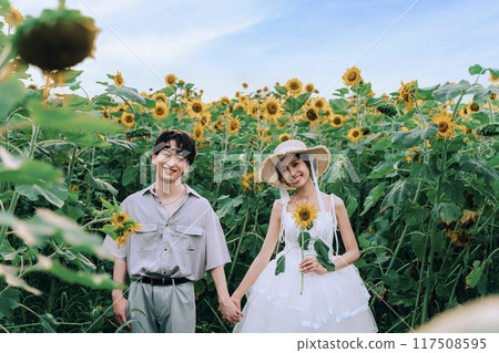 Couple dancing in a sunflower field Couple dancing in a sunflower field 117508595