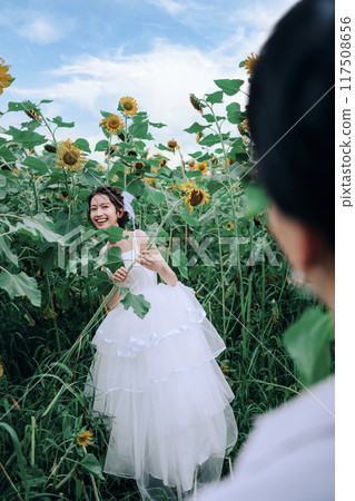 Couple dancing in a sunflower field 117508656