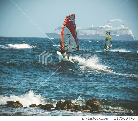windsurfing 117509476