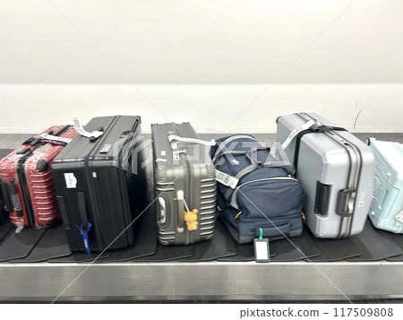 Suitcases rotating on a turntable 117509808