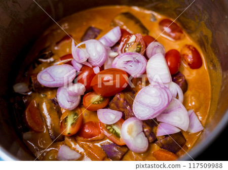 Chef at the kitchen preparing massaman curry with sweet potato and many spices 117509988