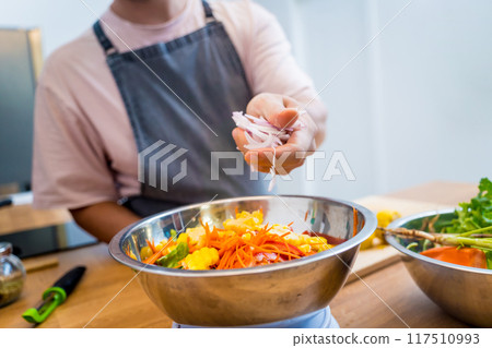 The chef is broadcasting live from workshop how to prepare a spicy glass noodle salad The chef is broadcasting live from workshop how to prepare a spicy glass noodle salad 117510993