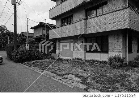 被遺棄的廢棄的商店 117511554