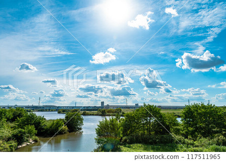 松戶市：初秋的藍天和江戶川景色 117511965