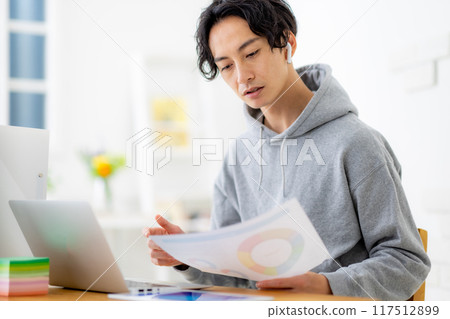 遠程辦公男性業務 117512899