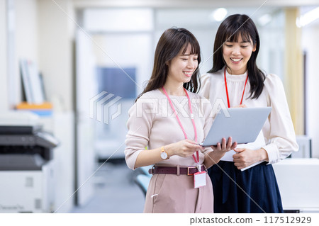 Female team business 117512929