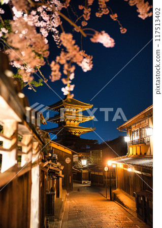 八坂塔與櫻花 2023 年春季 117513402