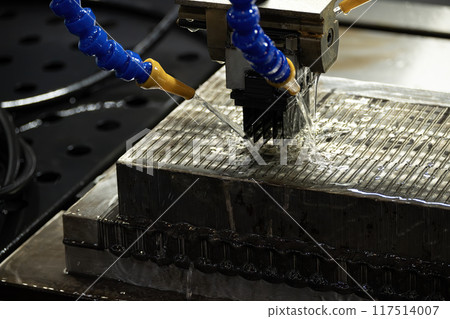 The EDM machine working with graphite electrode by liquid coolant method. 117514007