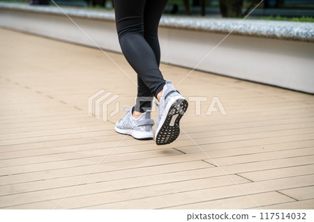 穿跑鞋鍛鍊腳部 117514032