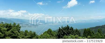 廣島縣瀨戶內海、瀨戶內海的廣島灣、宮島彌山周圍的瀨戶內海、從展望台看到的夏季瀨戶內海 117515929