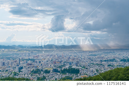 [Morioka City, Iwate Prefecture / Kashima Seiichi Memorial Observatory] A ray of light shining down from between the clouds onto the city of Morioka 117516141