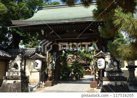Kitano Tenmangu Shrine East Gate in Summer [Important Cultural Property] 117516205