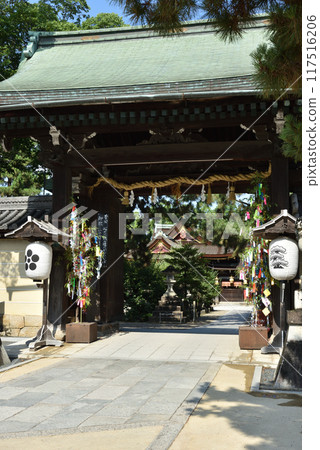 Kitano Tenmangu Shrine East Gate in Summer [Important Cultural Property] 117516206