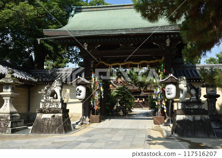 Kitano Tenmangu Shrine East Gate in Summer [Important Cultural Property] 117516207